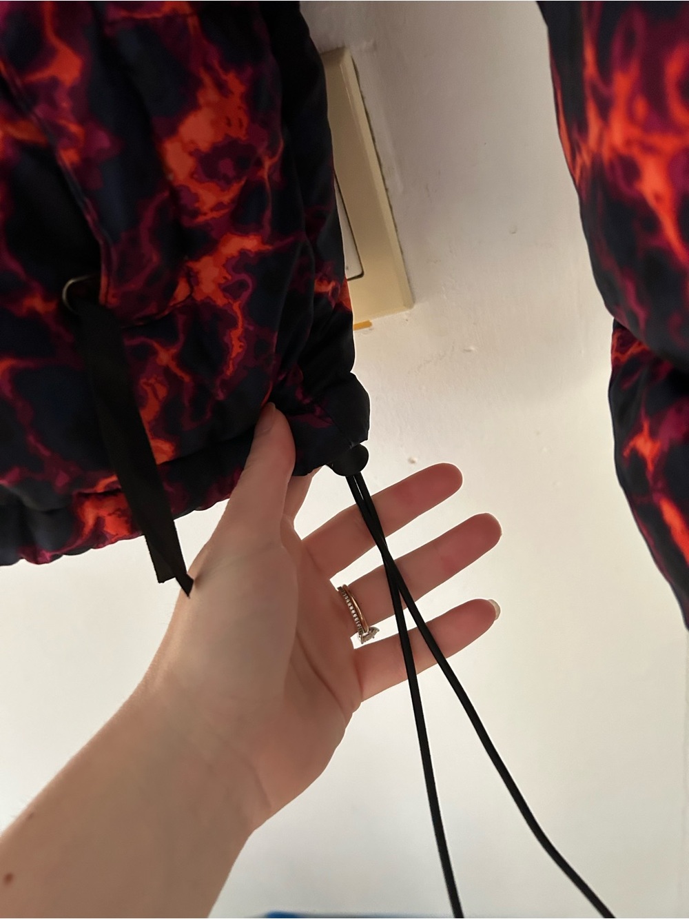 THE NORTH FACE  1996 RETRO PRINTED FIRE lava NUPTSE JACKET men’s medium - hole - Picture 3 of 11